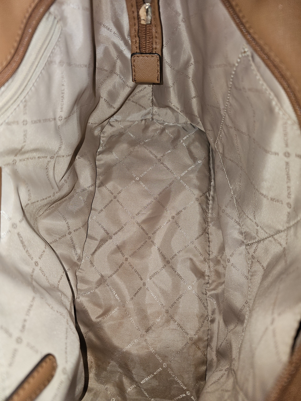 Michael Kors Jet Set Travel Handbag. - Picture 11 of 13